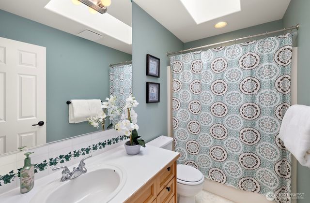 2111 215th Avenue E, Lake Tapps, WA 98391