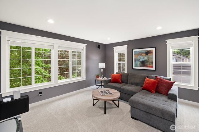 2111 215th Avenue E, Lake Tapps, WA 98391
