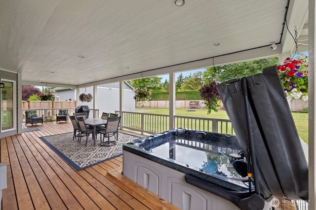 2111 215th Avenue E, Lake Tapps, WA 98391