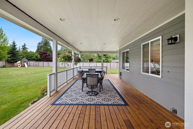 2111 215th Avenue E, Lake Tapps, WA 98391