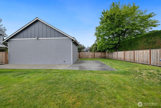 2111 215th Avenue E, Lake Tapps, WA 98391