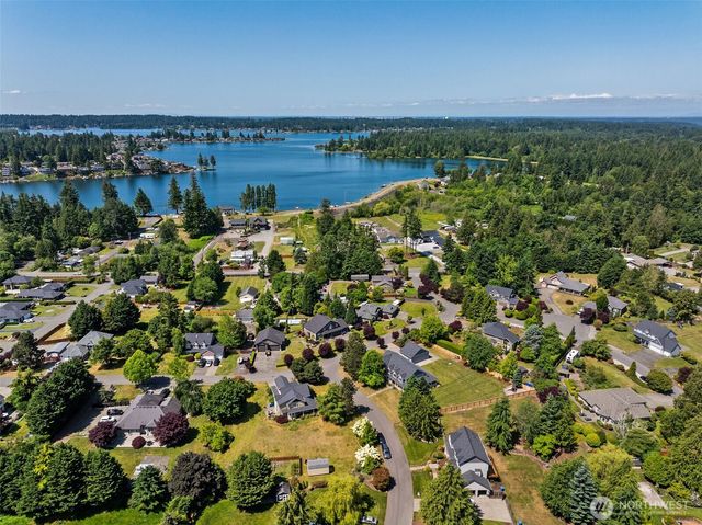 2111 215th Avenue E, Lake Tapps, WA 98391