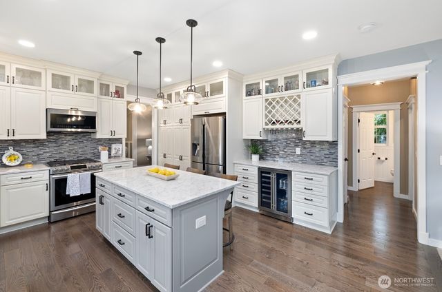 2111 215th Avenue E, Lake Tapps, WA 98391