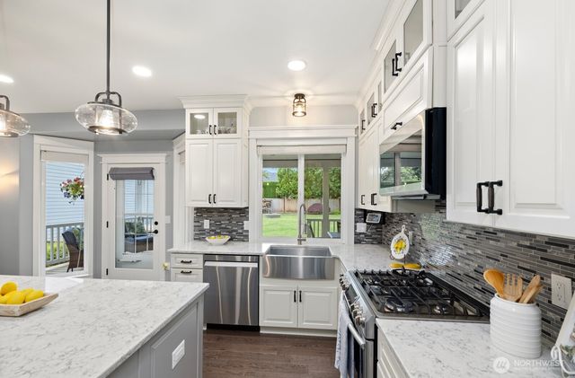 2111 215th Avenue E, Lake Tapps, WA 98391