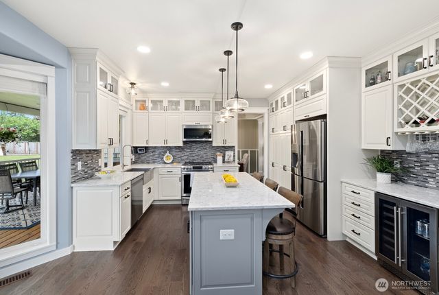 2111 215th Avenue E, Lake Tapps, WA 98391