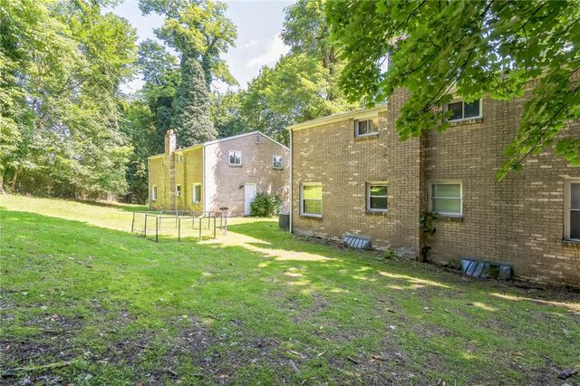 9216-9218 Florida Ave, East Hills, PA 15235