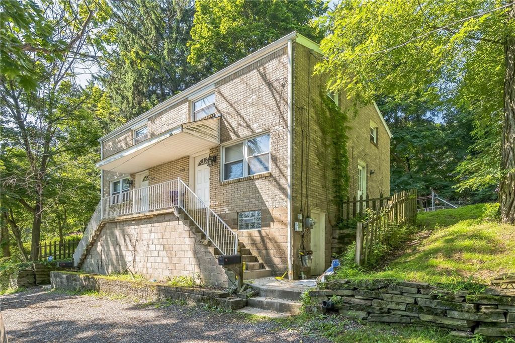 9216-9218 Florida Ave, East Hills, PA 15235