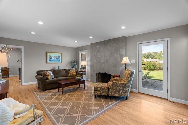 723 Wayfield Drive, St Louis, MO 63132