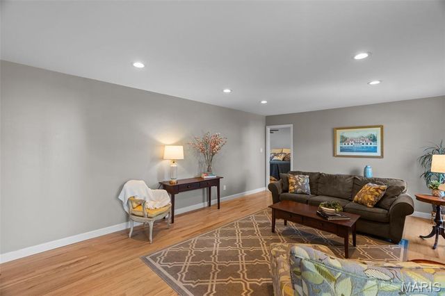723 Wayfield Drive, St Louis, MO 63132