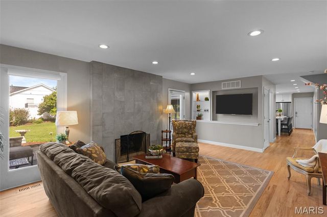 723 Wayfield Drive, St Louis, MO 63132