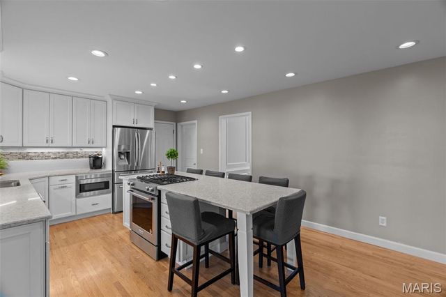 723 Wayfield Drive, St Louis, MO 63132