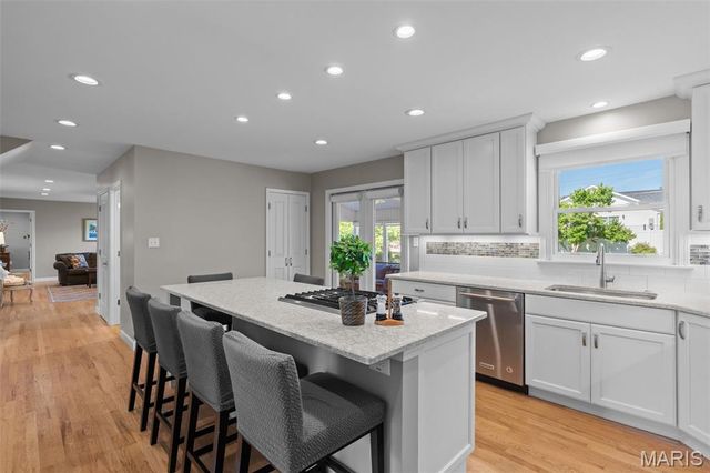 723 Wayfield Drive, St Louis, MO 63132