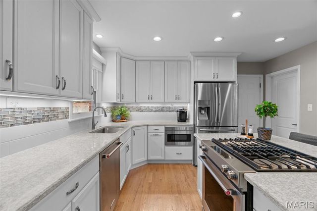 723 Wayfield Drive, St Louis, MO 63132