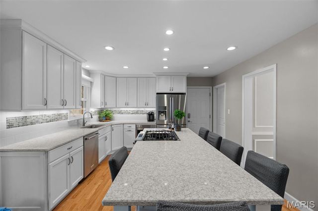 723 Wayfield Drive, St Louis, MO 63132