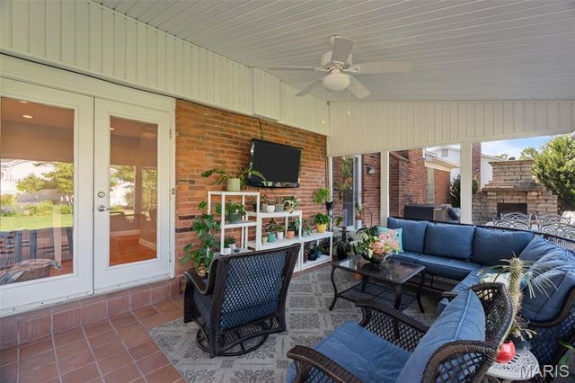 723 Wayfield Drive, St Louis, MO 63132