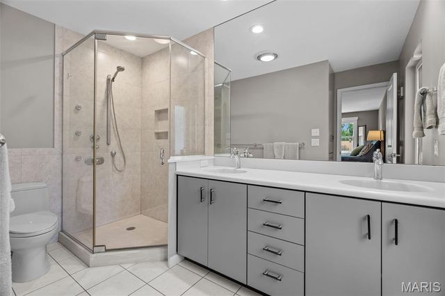 723 Wayfield Drive, St Louis, MO 63132