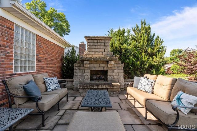 723 Wayfield Drive, St Louis, MO 63132