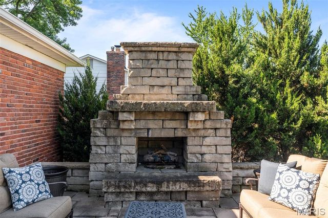 723 Wayfield Drive, St Louis, MO 63132