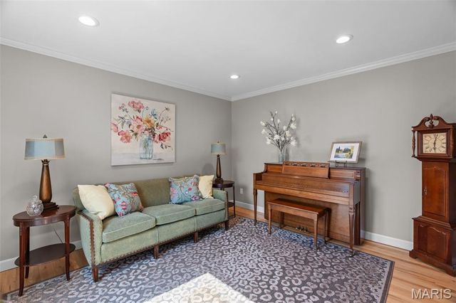 723 Wayfield Drive, St Louis, MO 63132