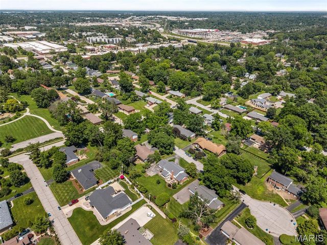 723 Wayfield Drive, St Louis, MO 63132