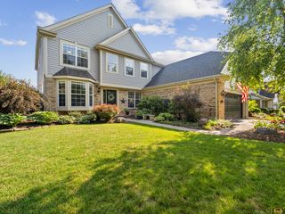 6161 Oakmont Lane, Gurnee, IL 60031