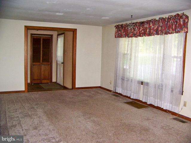 5217 LEHMAN RD, Spring Grove, PA 17362