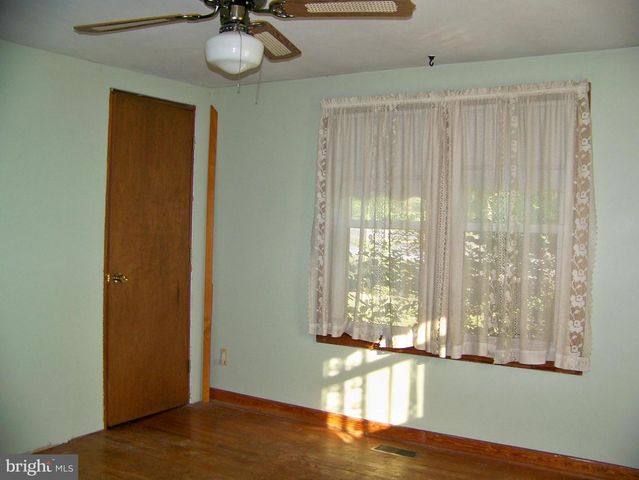 5217 LEHMAN RD, Spring Grove, PA 17362