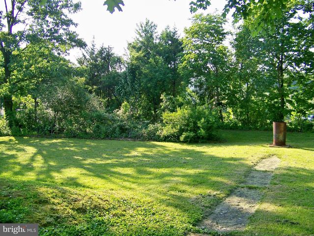 5217 LEHMAN RD, Spring Grove, PA 17362