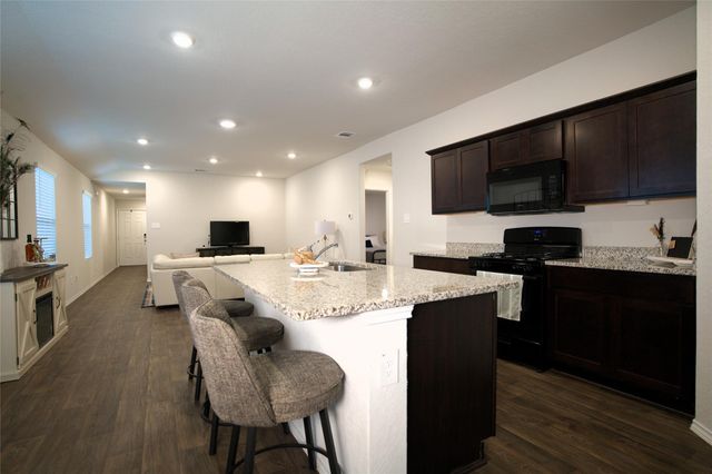 233 Calgary LN, San Marcos, TX 78666