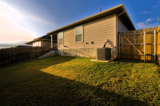 233 Calgary LN, San Marcos, TX 78666