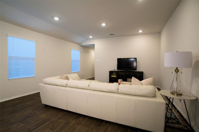 233 Calgary LN, San Marcos, TX 78666