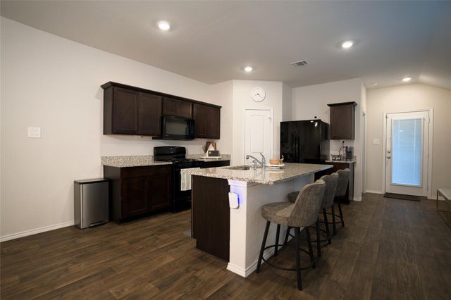 233 Calgary LN, San Marcos, TX 78666