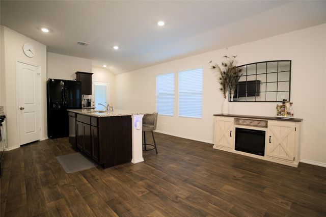 233 Calgary LN, San Marcos, TX 78666