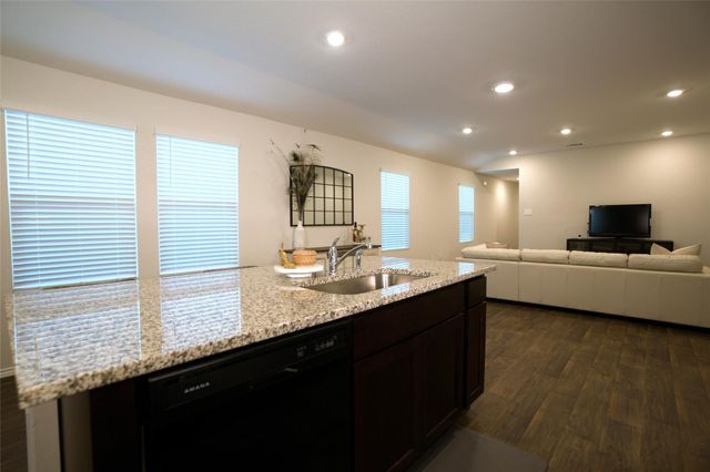 233 Calgary LN, San Marcos, TX 78666