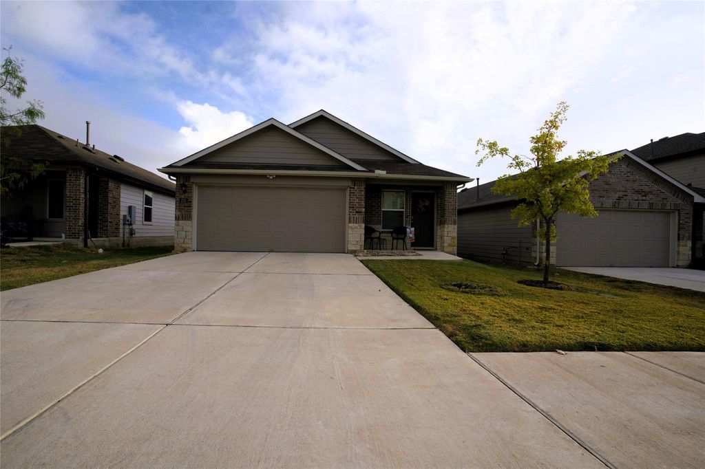 233 Calgary LN, San Marcos, TX 78666