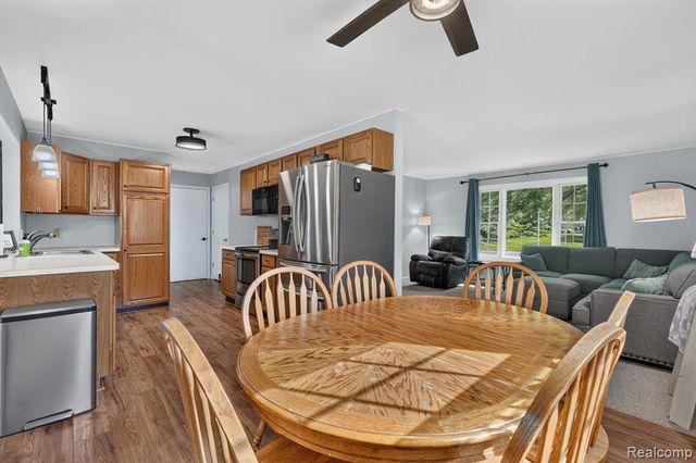 5521 Independence Colony Road, Grand Blanc, MI 48439