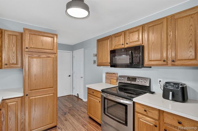 5521 Independence Colony Road, Grand Blanc, MI 48439