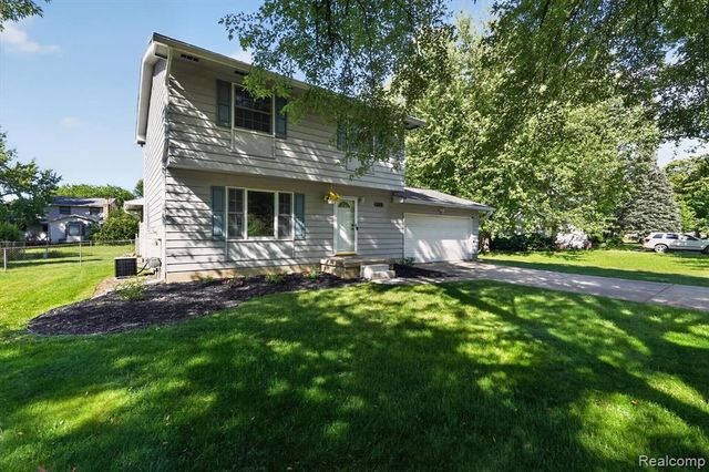 5521 Independence Colony Road, Grand Blanc, MI 48439