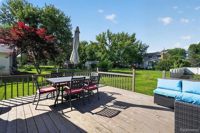 5521 Independence Colony Road, Grand Blanc, MI 48439