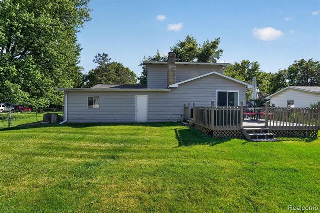 5521 Independence Colony Road, Grand Blanc, MI 48439
