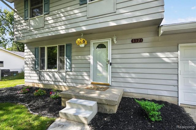 5521 Independence Colony Road, Grand Blanc, MI 48439