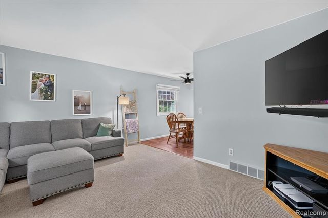 5521 Independence Colony Road, Grand Blanc, MI 48439