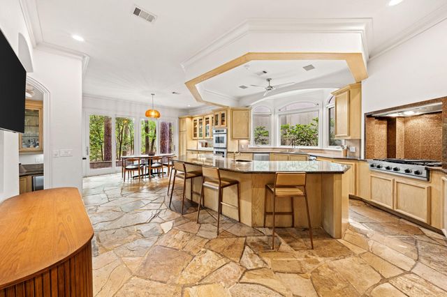 64 Saddlebrook Lane, Houston, TX 77024