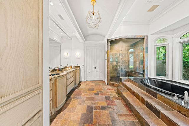 64 Saddlebrook Lane, Houston, TX 77024