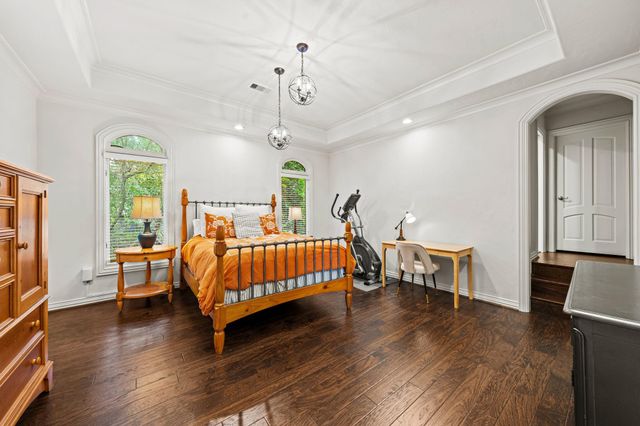 64 Saddlebrook Lane, Houston, TX 77024