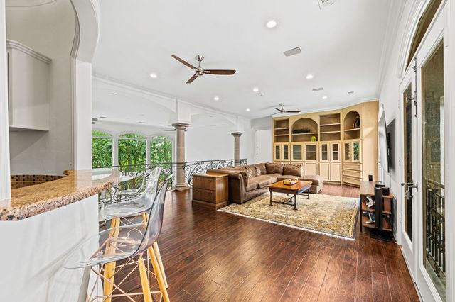 64 Saddlebrook Lane, Houston, TX 77024