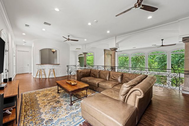 64 Saddlebrook Lane, Houston, TX 77024