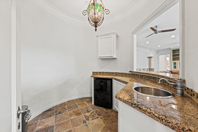 64 Saddlebrook Lane, Houston, TX 77024