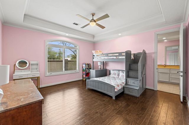 64 Saddlebrook Lane, Houston, TX 77024
