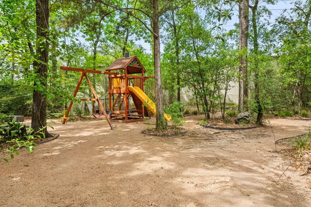 64 Saddlebrook Lane, Houston, TX 77024